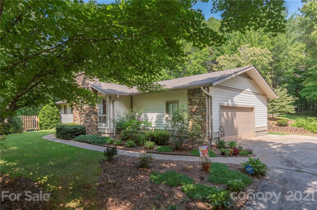 11 Acorn Road Asheville, NC 28804 - Photo 1 of 24 Gallery Image 1