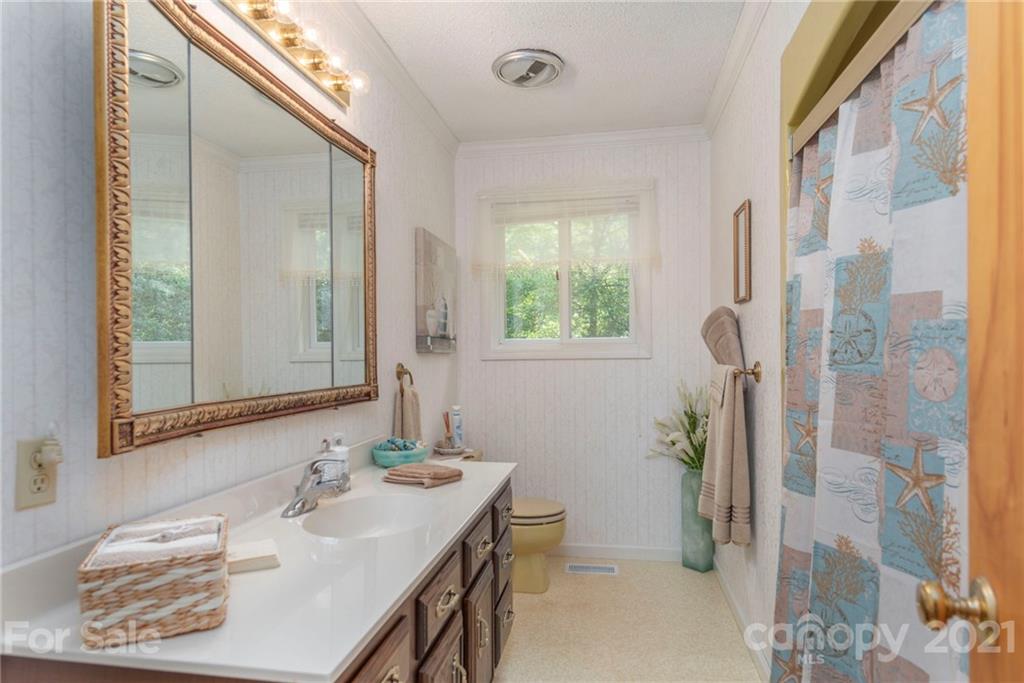 11 Acorn Road Asheville, NC 28804 - Photo 12 of 24 Gallery Image 12