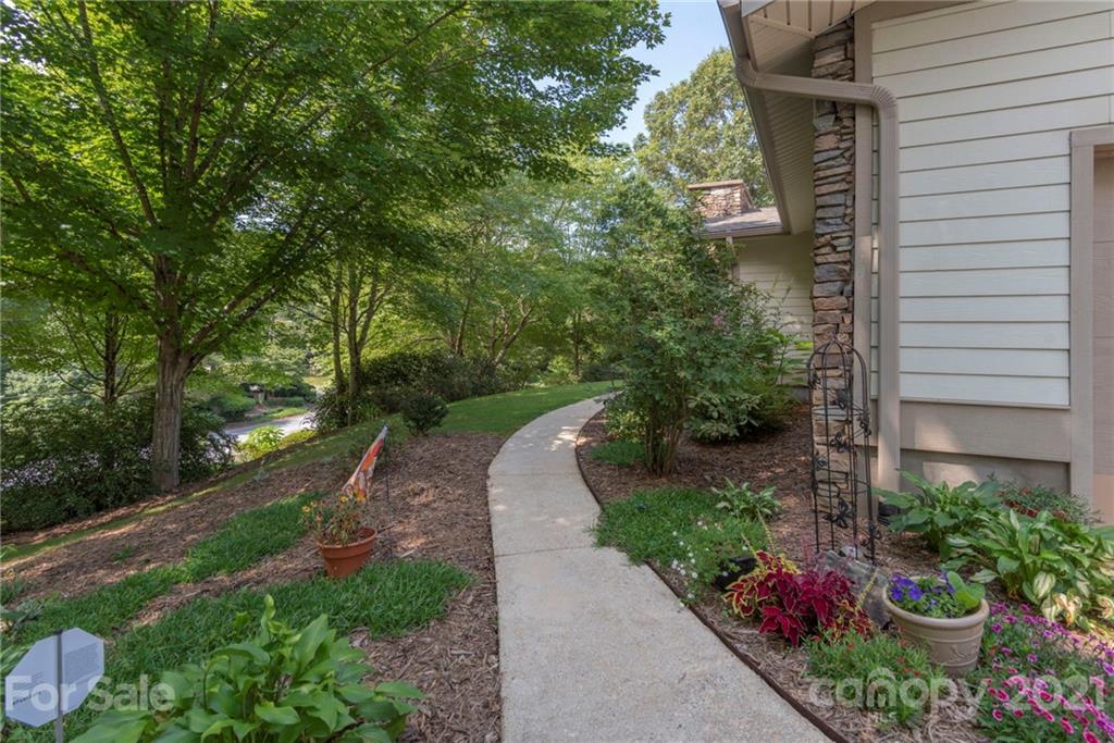 11 Acorn Road Asheville, NC 28804 - Photo 3 of 24 Gallery Image 3