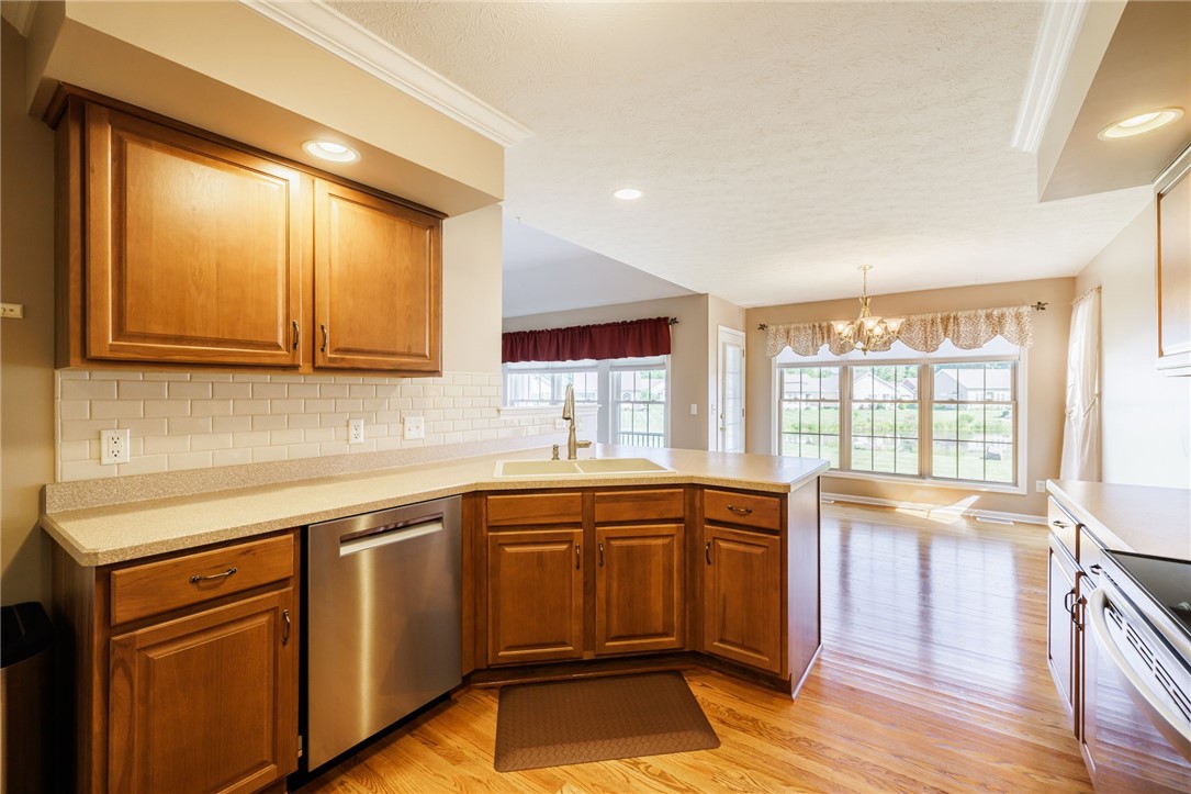 1219 Waterbrook Crossing Webster, NY 14580 - Photo 3 of 32