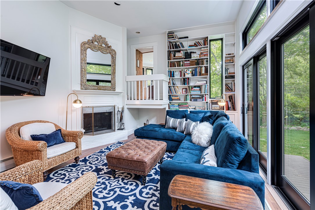30 Hazard Road Newport, RI 02840 - Photo 19 of 46 Second Living room