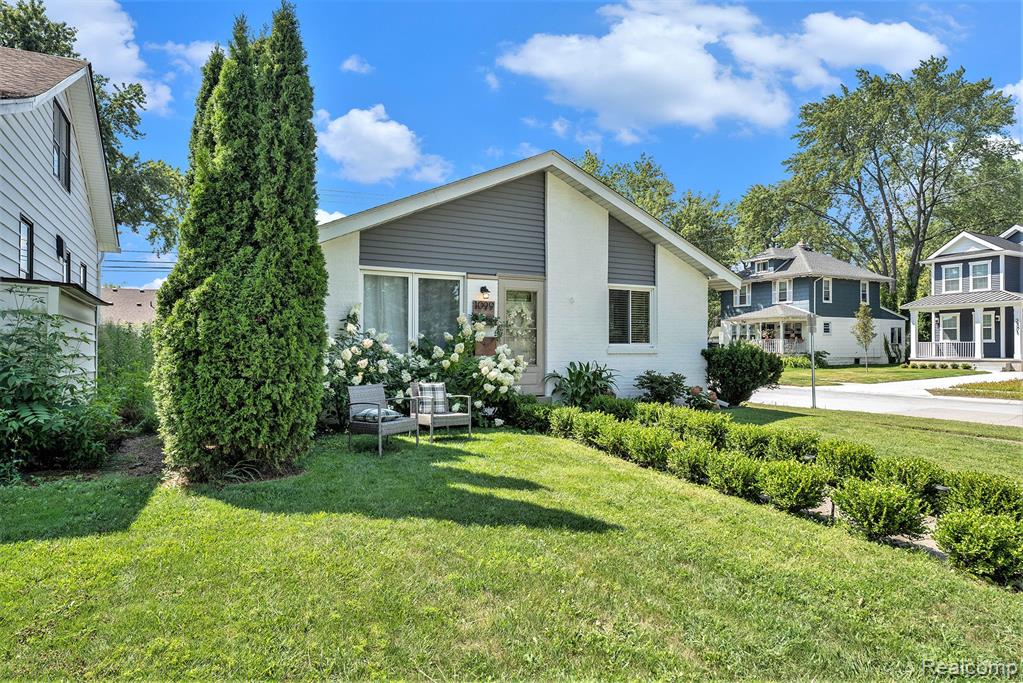 1099 Eaton Road Berkley, MI 48072 - Photo 3 of 22