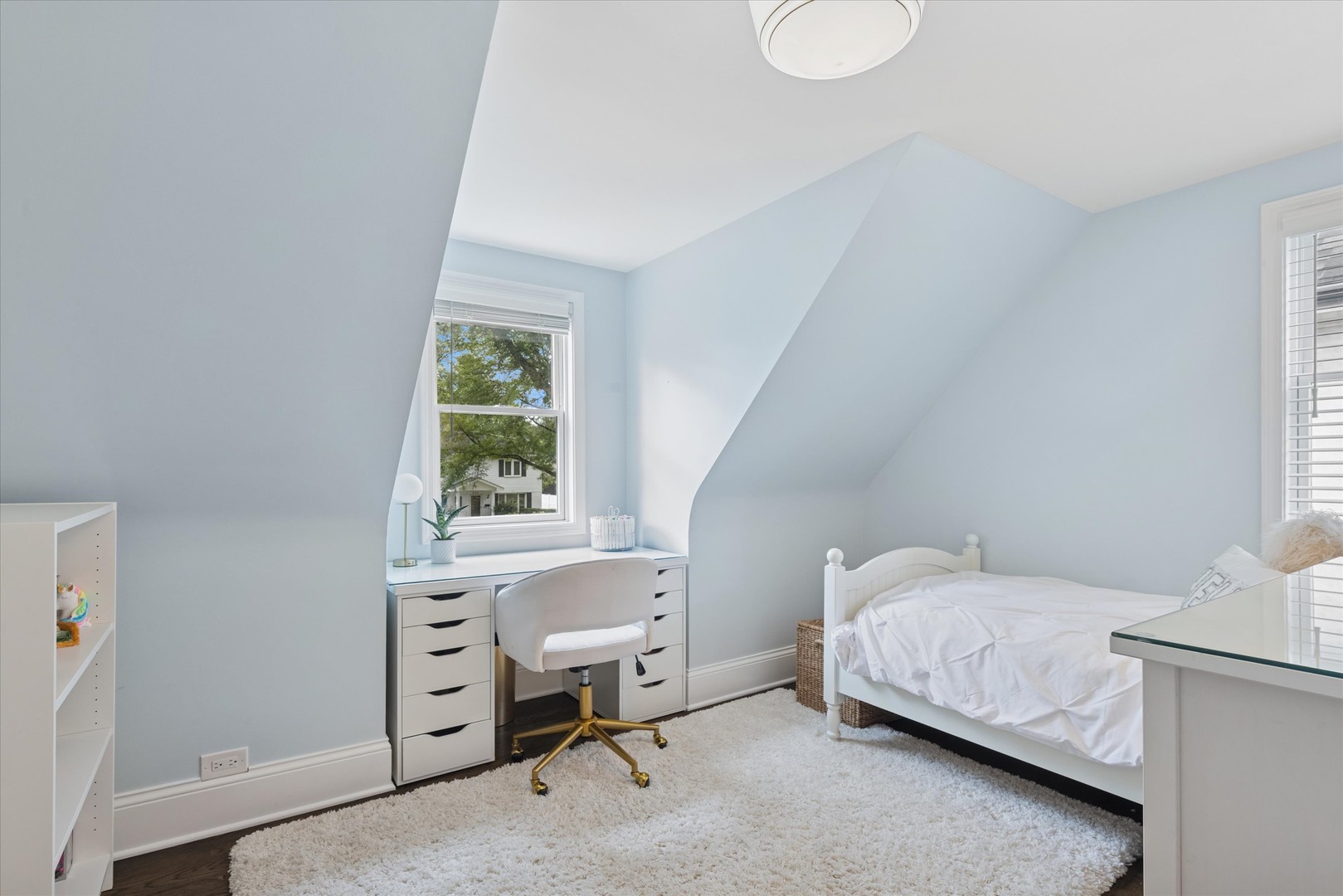 561 North County Line Road Hinsdale, IL 60521 - Photo 15 of 30 a bedroom with a bed and a window