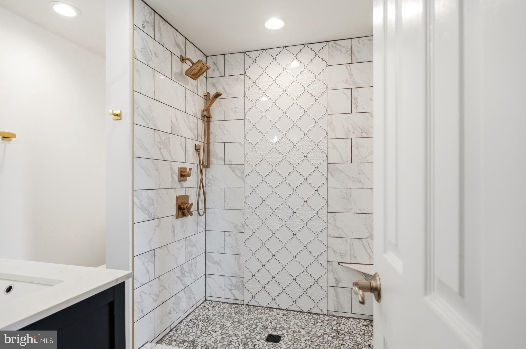 5752 Sunset View Lane Frederick, MD 21703 - Photo 10 of 18 Primary Bath