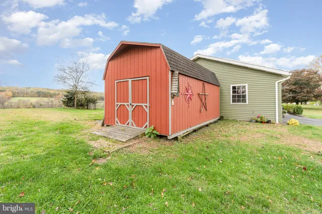 a view of backyard of house