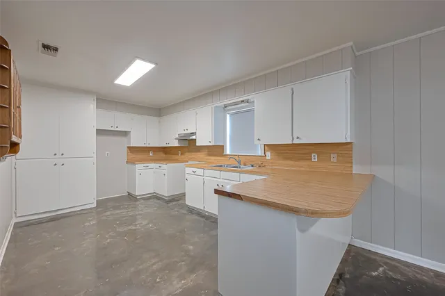 $350,000 | 8017 Colorado Street, East Bernard, TX 77435