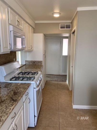 715 North Balsam Street Ridgecrest, CA 93555 - Photo 4 of 15 Gallery Image 4