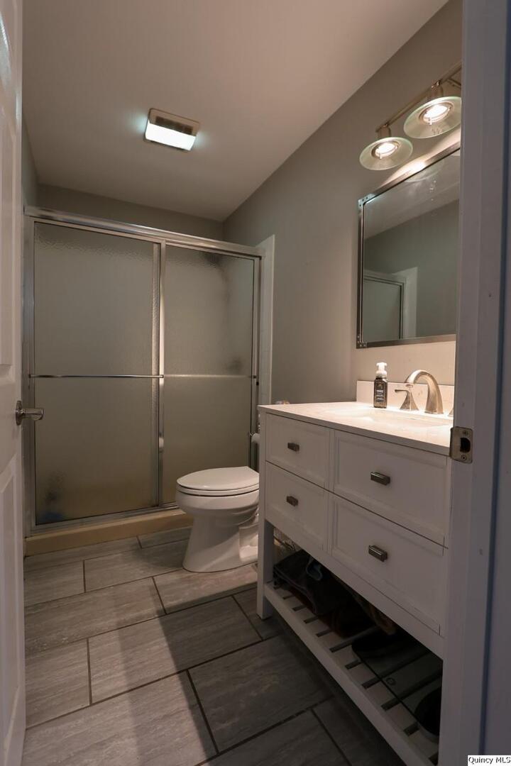 2901 Hayfield Lane Quincy, IL 62301 - Photo 12 of 26