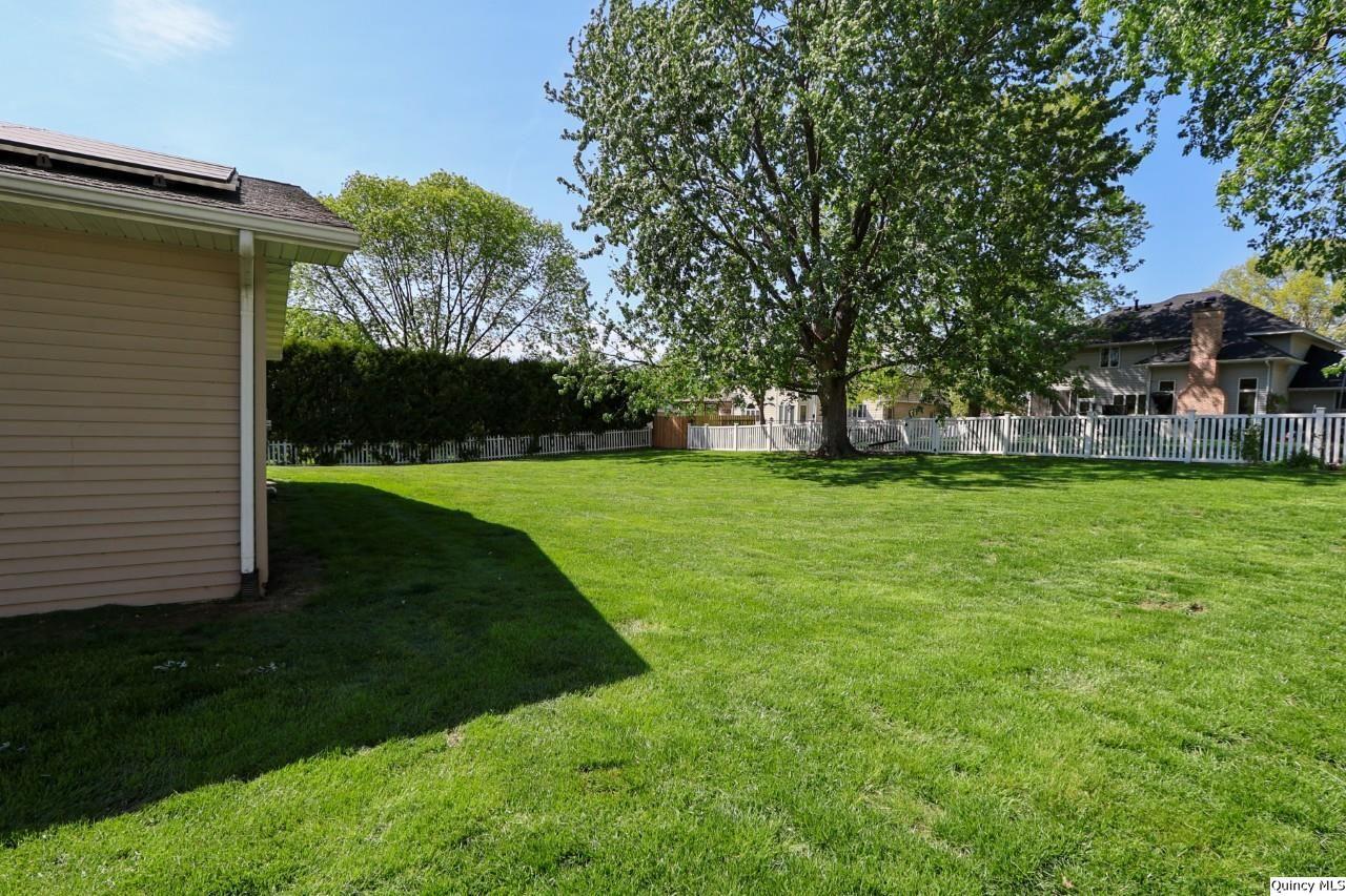 2901 Hayfield Lane Quincy, IL 62301 - Photo 19 of 26