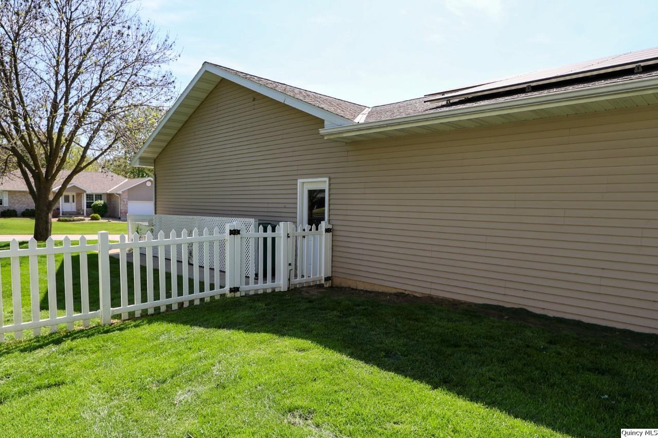 2901 Hayfield Lane Quincy, IL 62301 - Photo 20 of 26