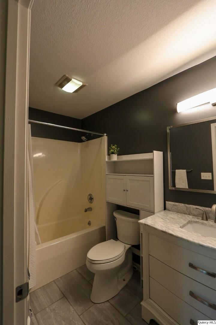 2901 Hayfield Lane Quincy, IL 62301 - Photo 10 of 26