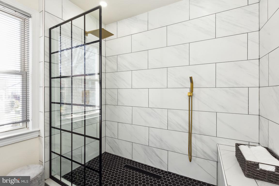 2014 Ridge Place Southeast Washington, DC 20020 - Photo 15 of 49 Owner's Bath