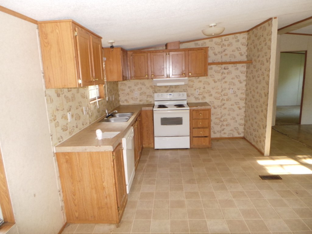 1011 Alexander Myers Road Florence, MS 39073 - Photo 5 of 10 KITCHEN