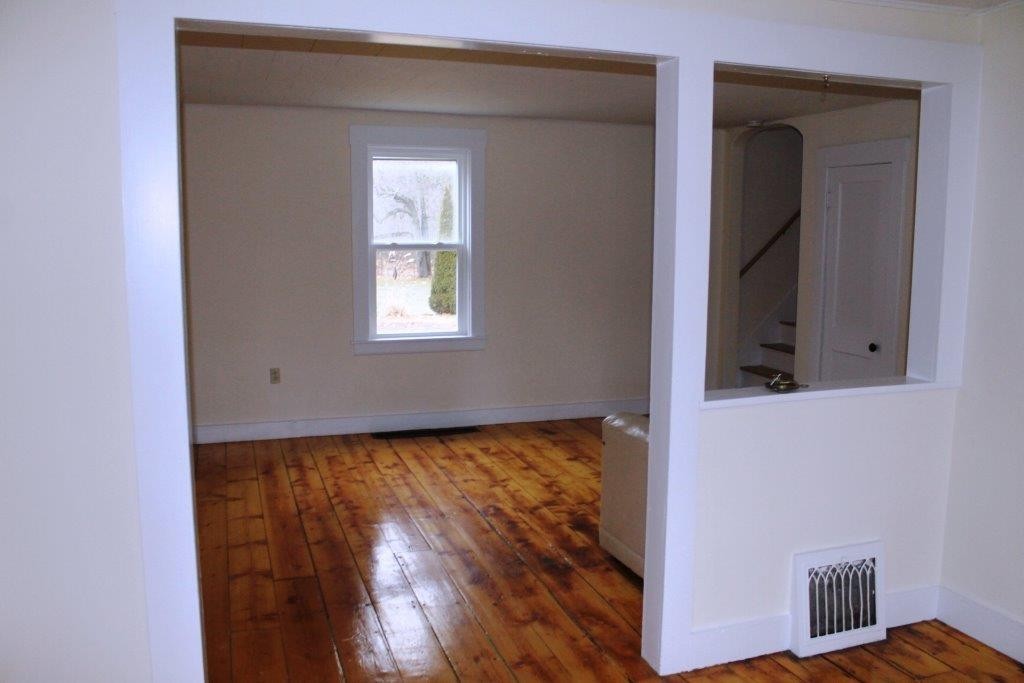 28 Paxton Road Spencer, MA 01562 - Photo 4 of 20 Gallery Image 4