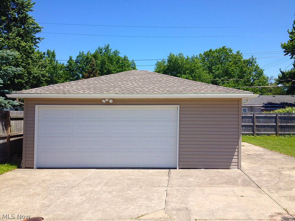 6925 Maplewood Road Parma Heights, OH 44130 - Photo 18 of 25