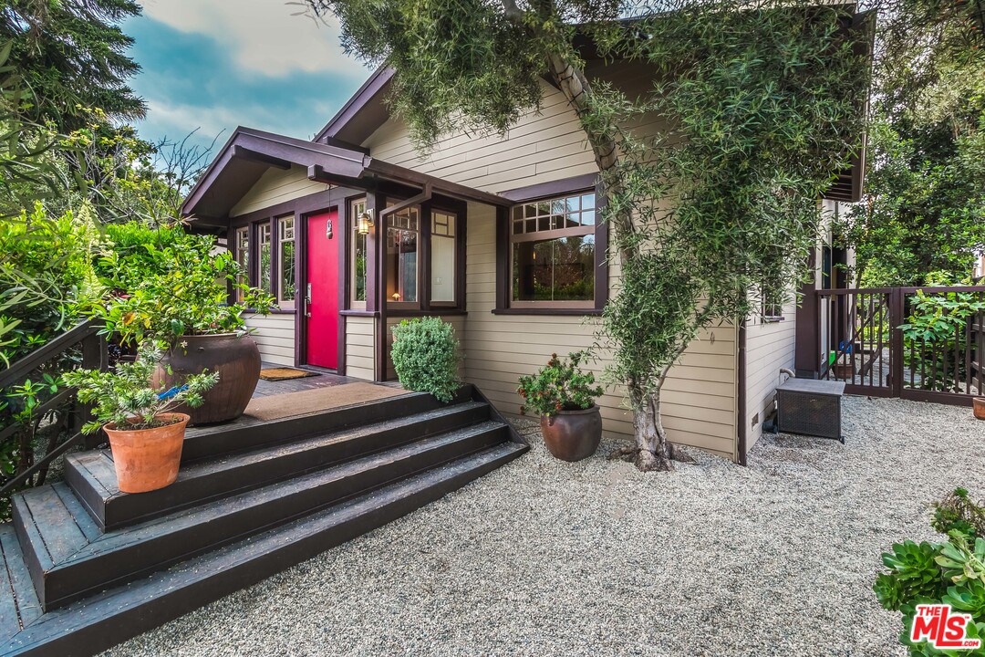 631 Palms Boulevard Venice, CA 90291 - Photo 5 of 23 a front view of a house with porch and furniture