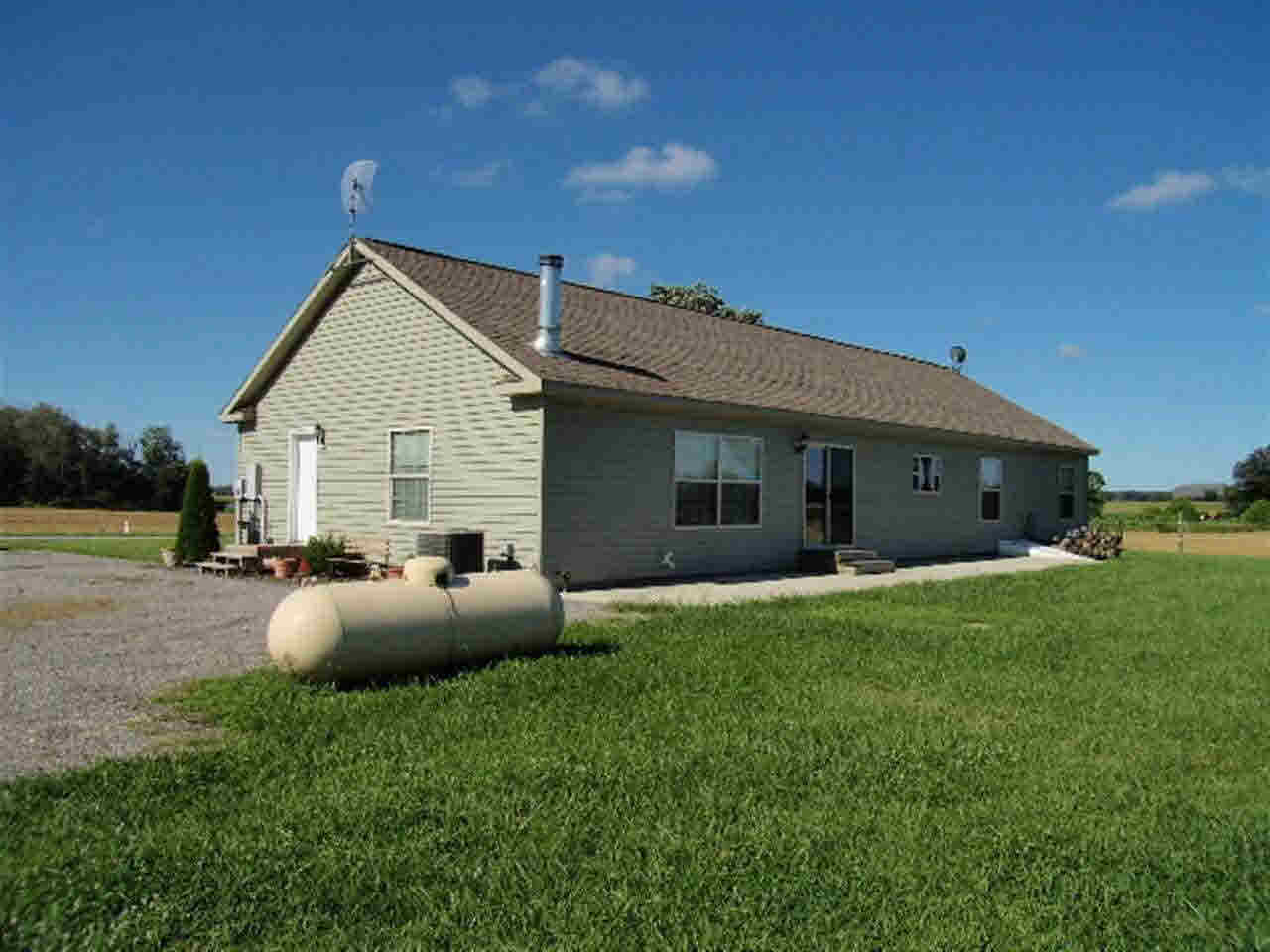 6931 County Road 16 Butler, IN 46721 - Photo 2 of 14