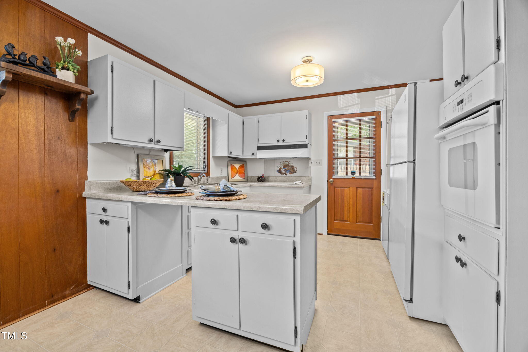2809 Bardwell Road Raleigh, NC 27604 - Photo 6 of 19 a kitchen with cabinets and window