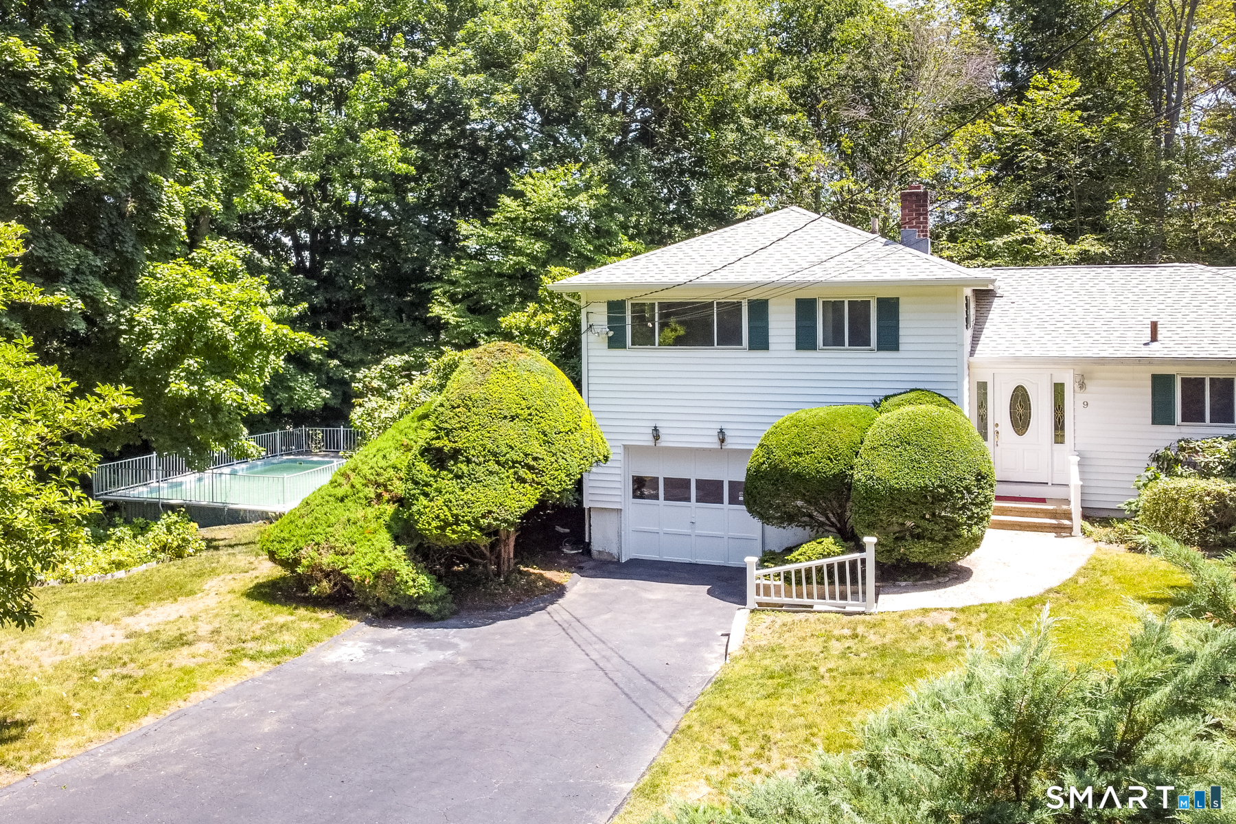 9 Pocono Road Norwalk, CT 06851 - Photo 2 of 40