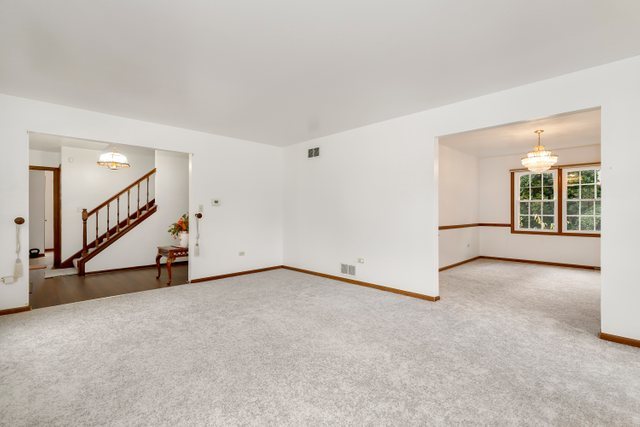 290 Tanglewood Drive Gurnee, IL 60031 - Photo 3 of 23