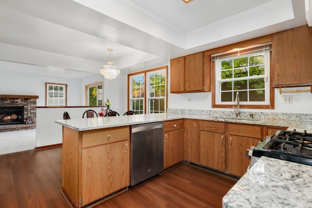 290 Tanglewood Drive Gurnee, IL 60031 - Photo 5 of 23