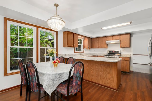 290 Tanglewood Drive Gurnee, IL 60031 - Photo 8 of 23