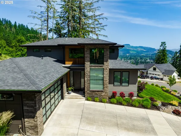 a front view of house with yard