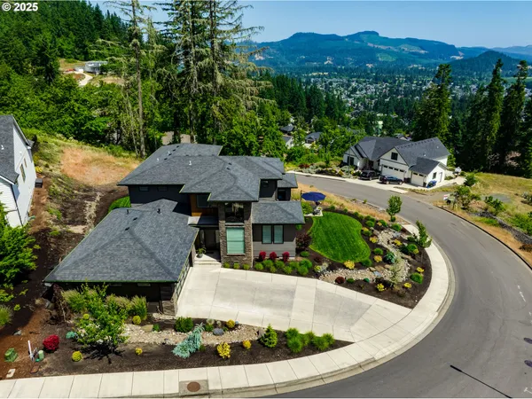 $1,195,000 | 967 South 66th Place, Springfield, OR 97478