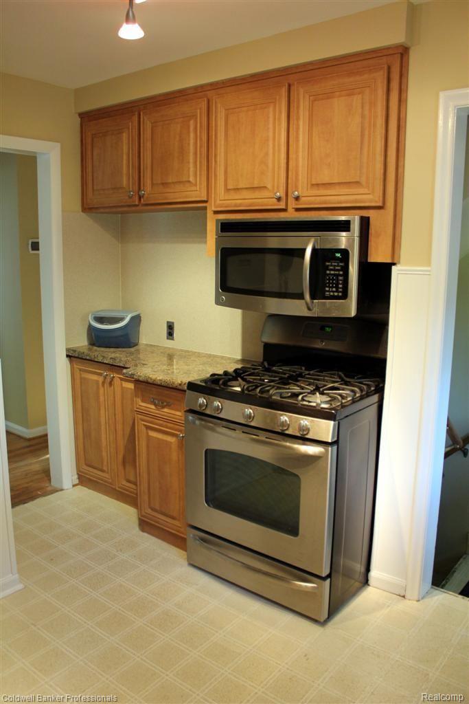 1851 Mansfield Road Birmingham, MI 48009 - Photo 6 of 18 KitchenVERT2