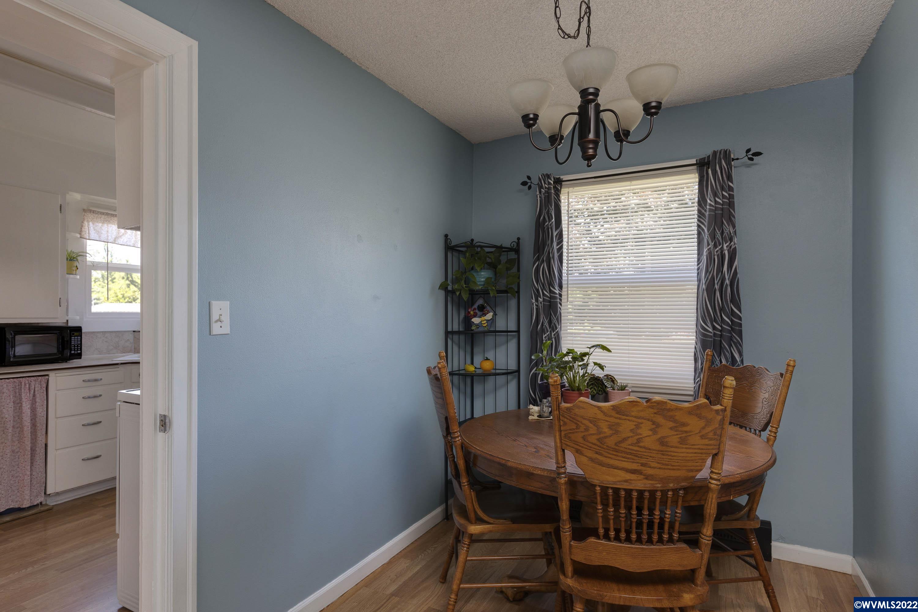 781 Southwest Washington Street Dallas, OR 97338 - Photo 5 of 15 Gallery Image 5