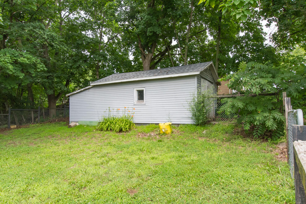 529 Clinton Street Marshall, MI 49068 - Photo 7 of 32 RN5_4227