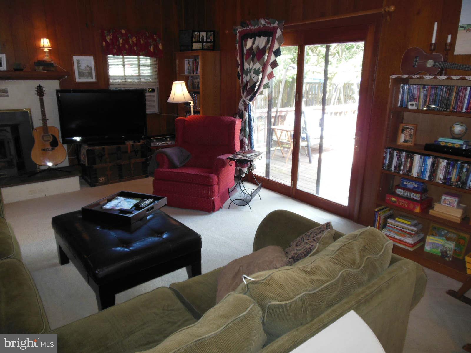 9321 Gue Road Damascus, MD 20872 - Photo 9 of 29 Family Room