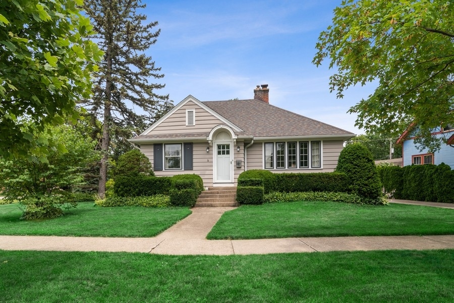 371 Nuttall Road Riverside, IL 60546 - Photo 1 of 11
