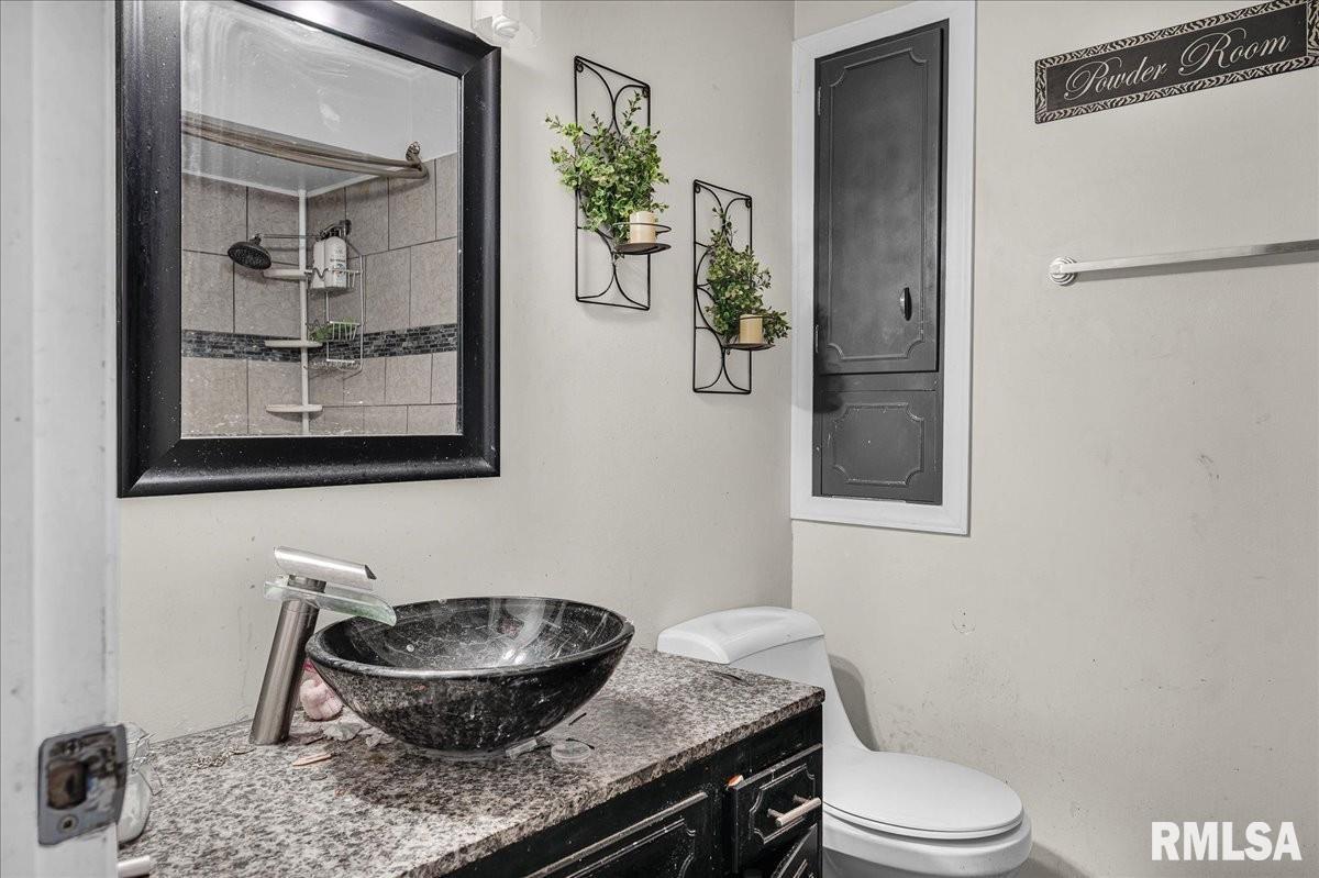 24649 Spring Creek Road Washington, IL 61571 - Photo 6 of 12 Gallery Image 6
