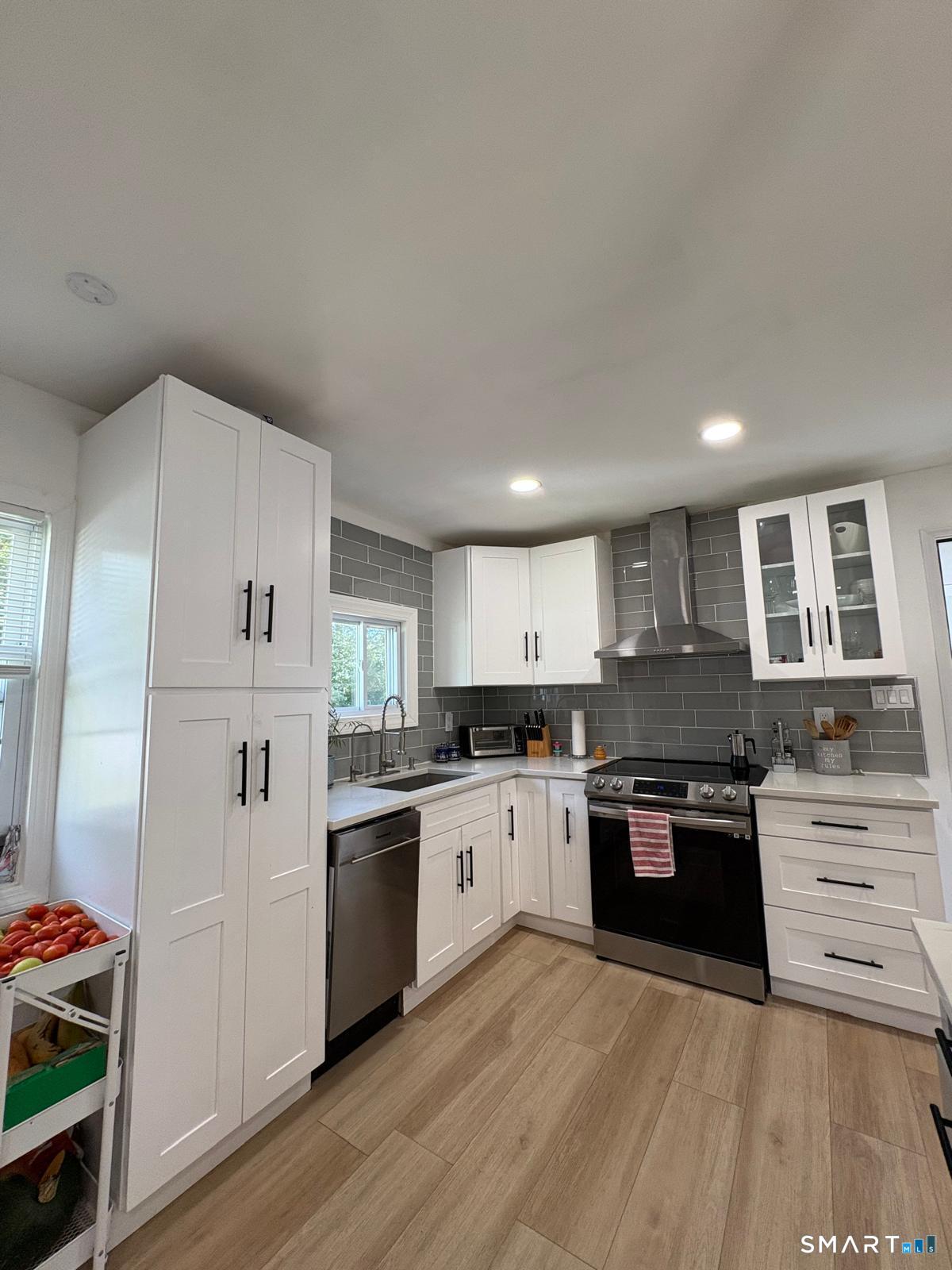 350 Roger Williams Road Bridgeport, CT 06610 - Photo 6 of 21 Gallery Image 6