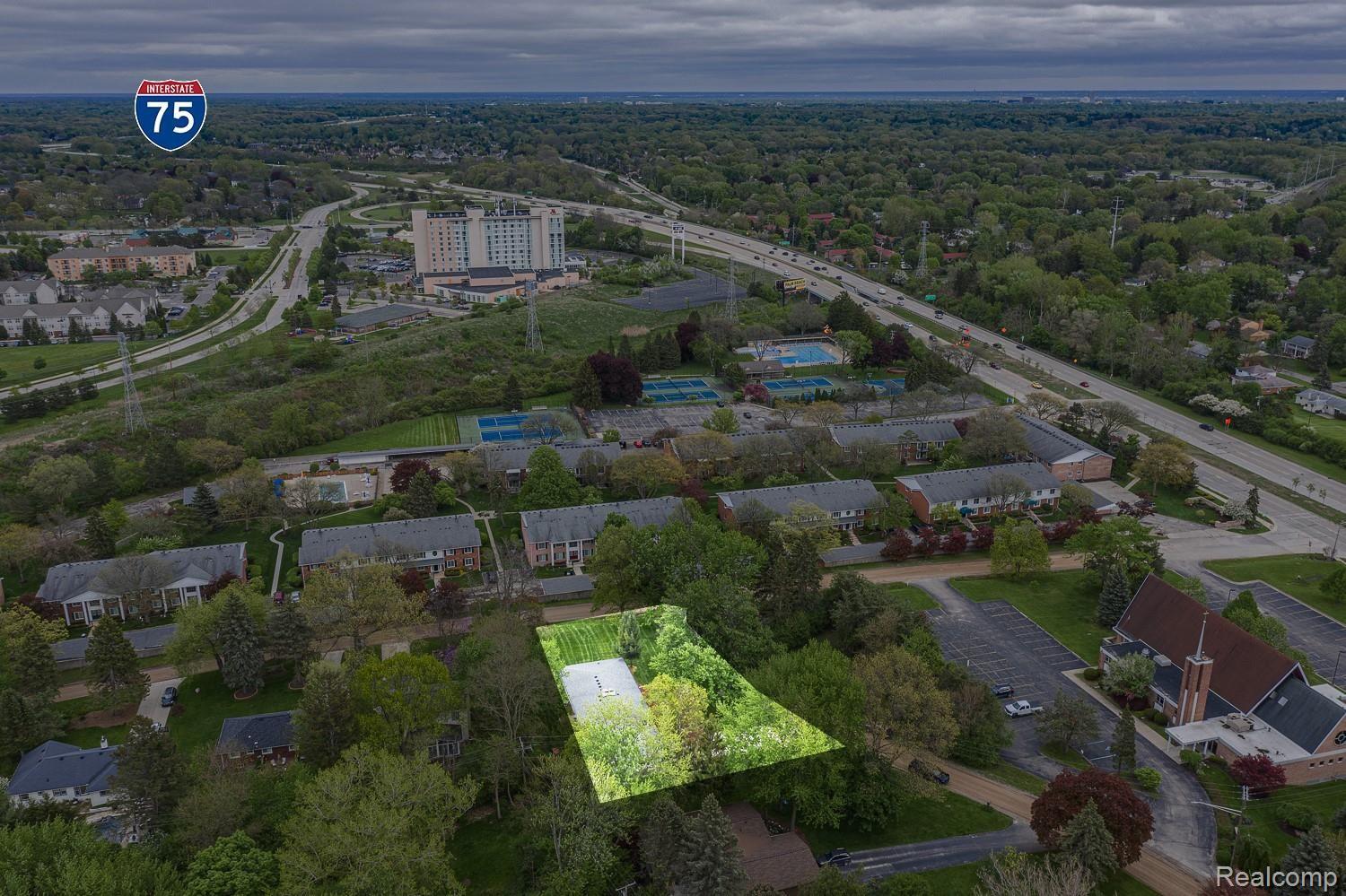 Great location near expressways and Woodward