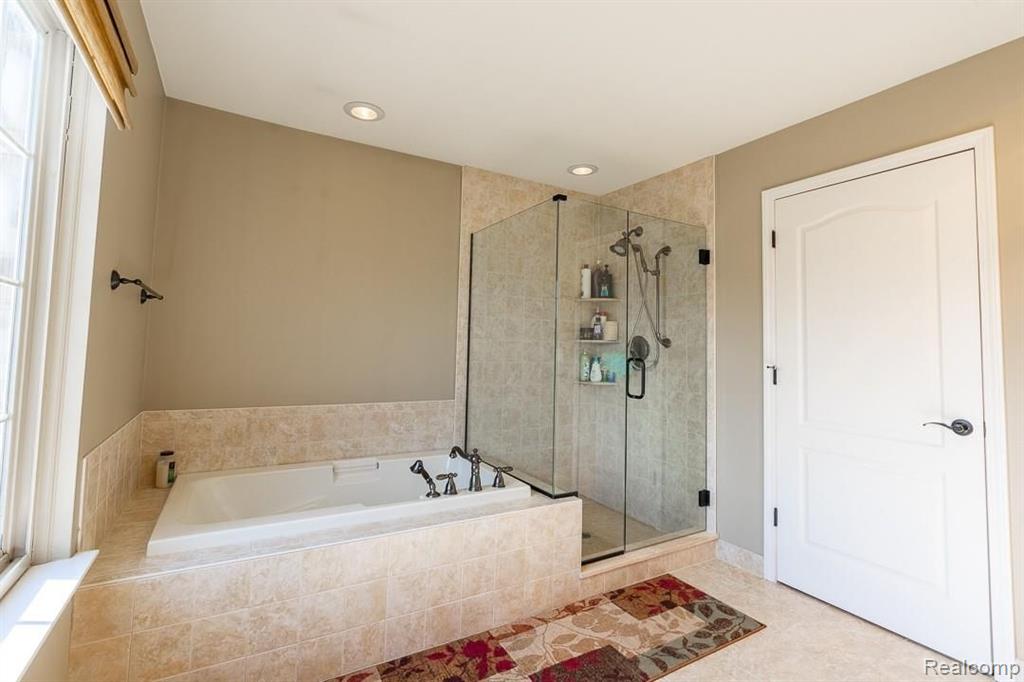 2168 East Shore Drive Rochester Hills, MI 48307 - Photo 13 of 52