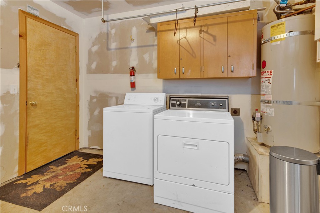 8040 Ready Road Bradley, CA 93426 - Photo 20 of 40 a utility room with dryer and washer