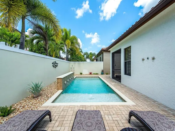 a view of an outdoor space