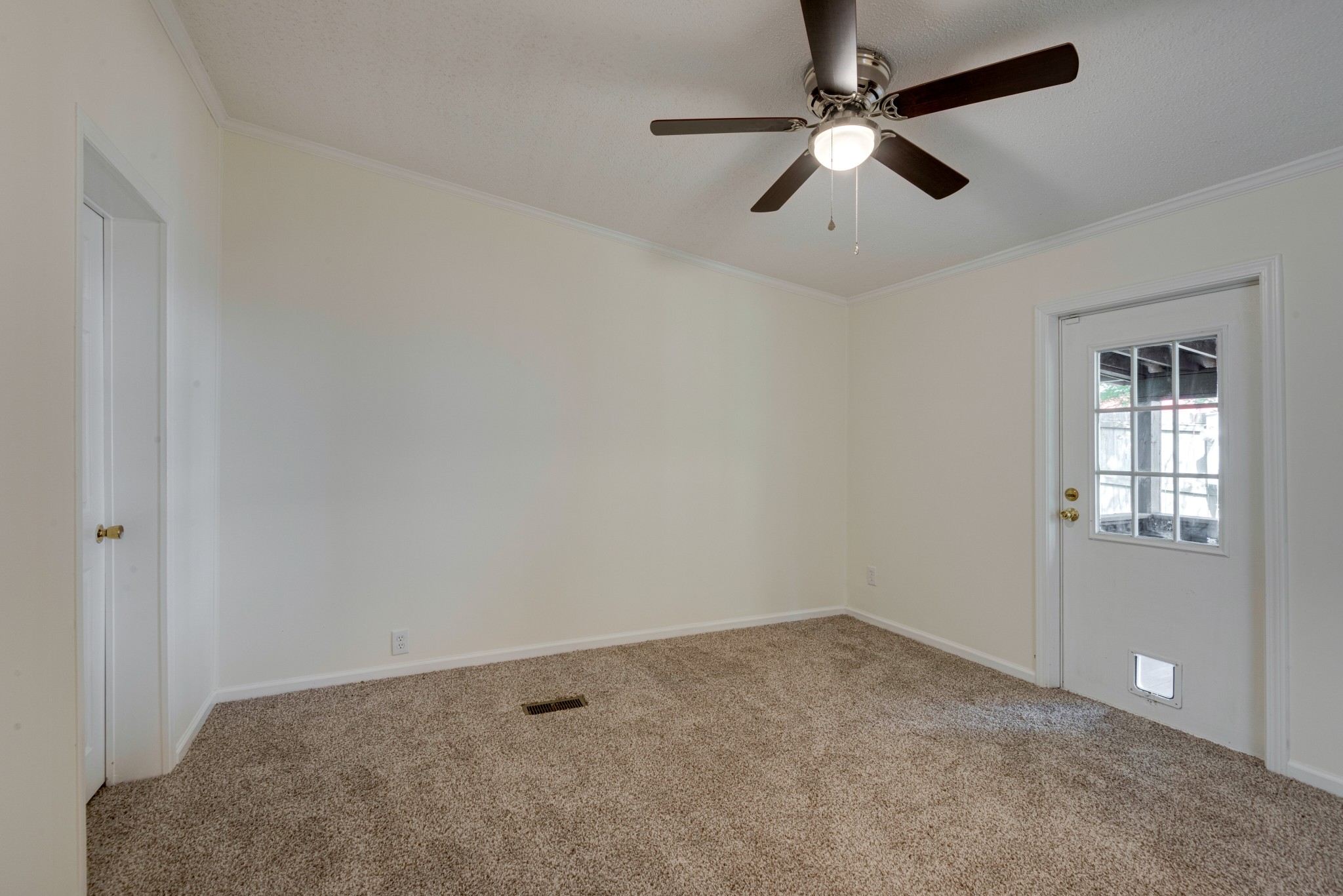 211 Hillcrest Road Kingston Springs, TN 37082 - Photo 13 of 28 an empty room with windows and fan