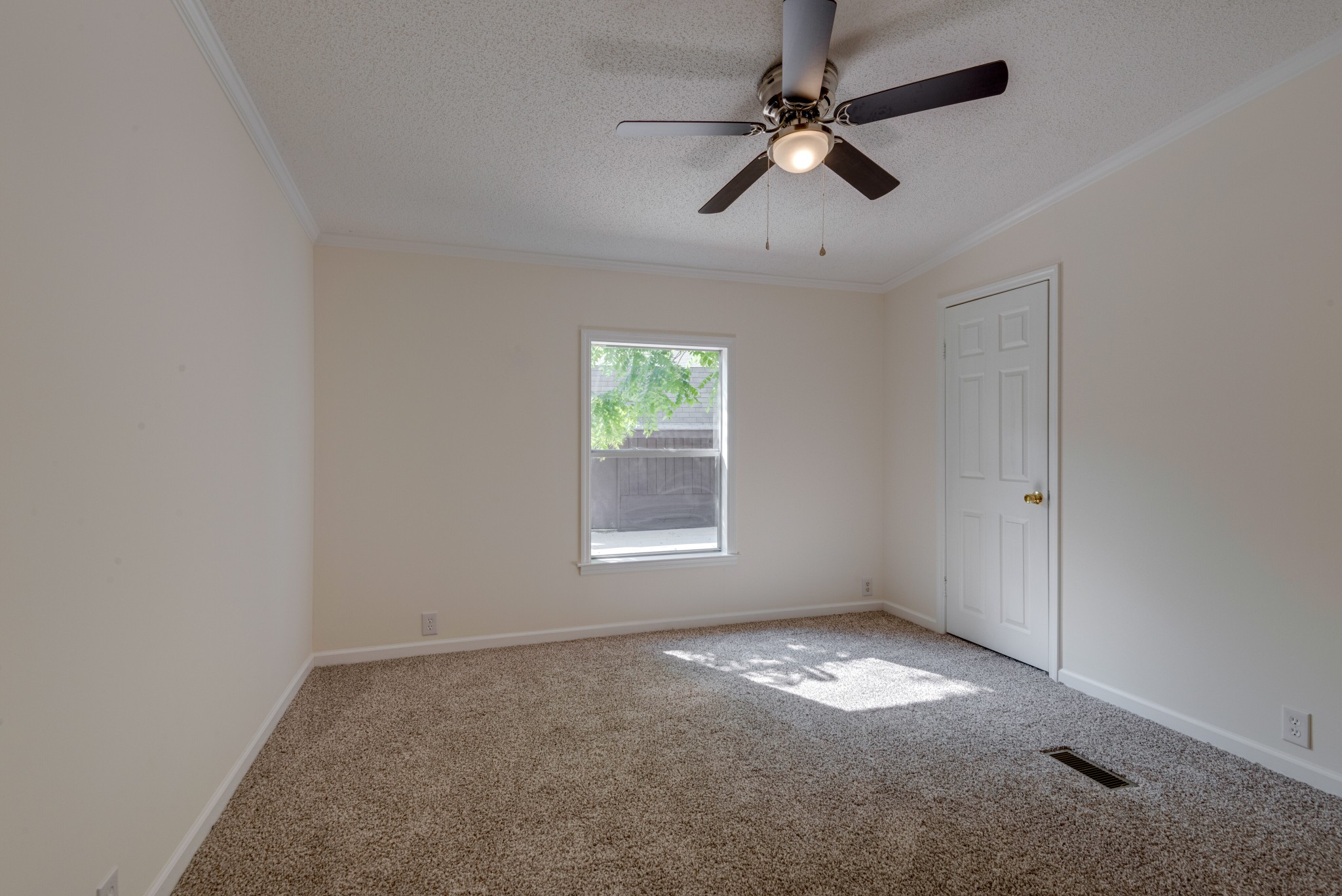 211 Hillcrest Road Kingston Springs, TN 37082 - Photo 17 of 28 an empty room with windows and fan