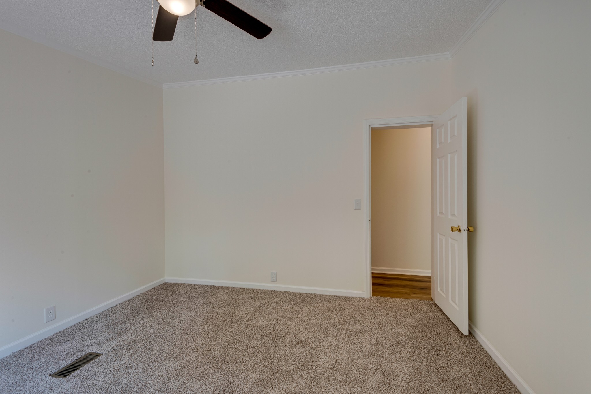 211 Hillcrest Road Kingston Springs, TN 37082 - Photo 18 of 28 an empty room