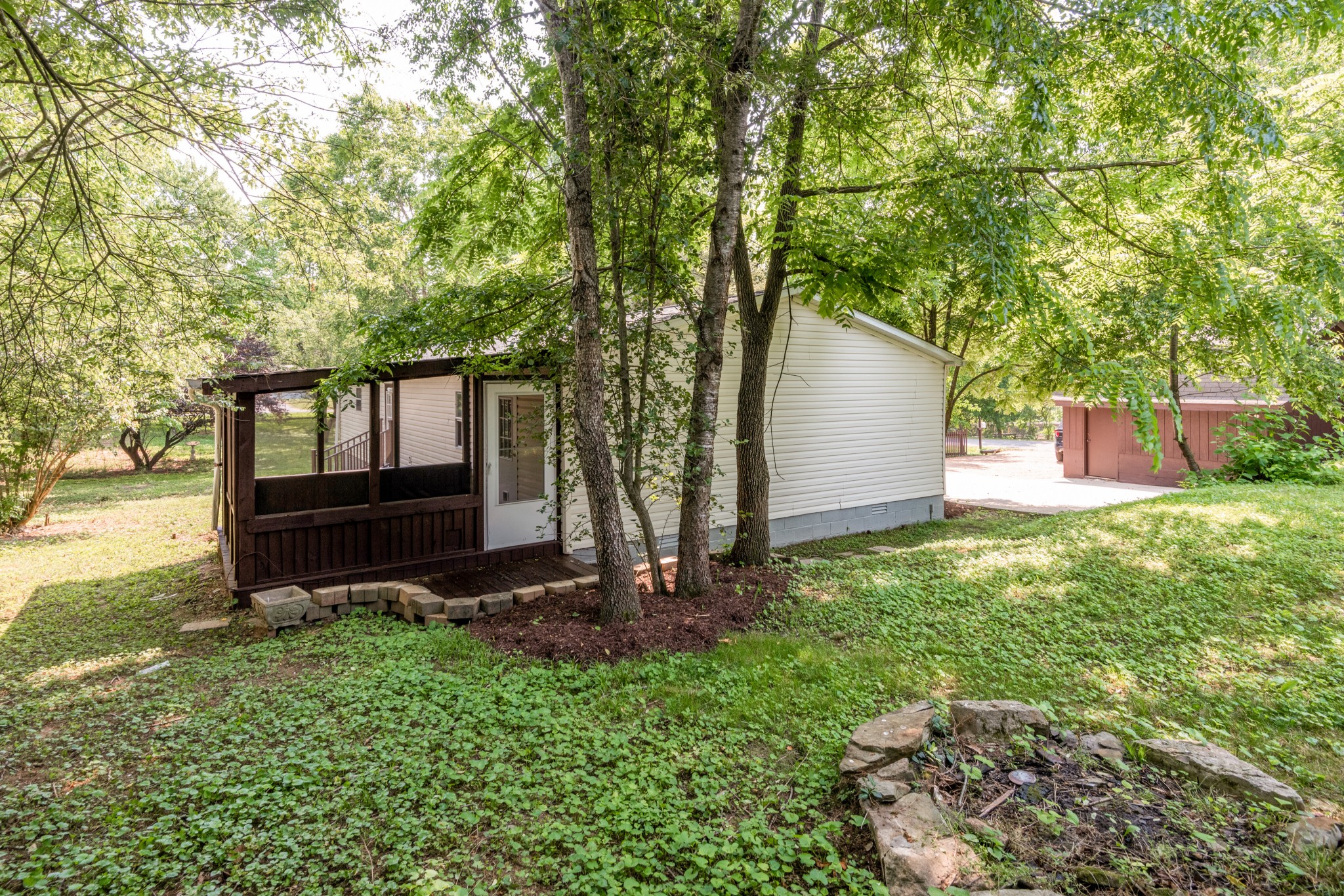 211 Hillcrest Road Kingston Springs, TN 37082 - Photo 27 of 28 a view of backyard with wooden fence and a large tree
