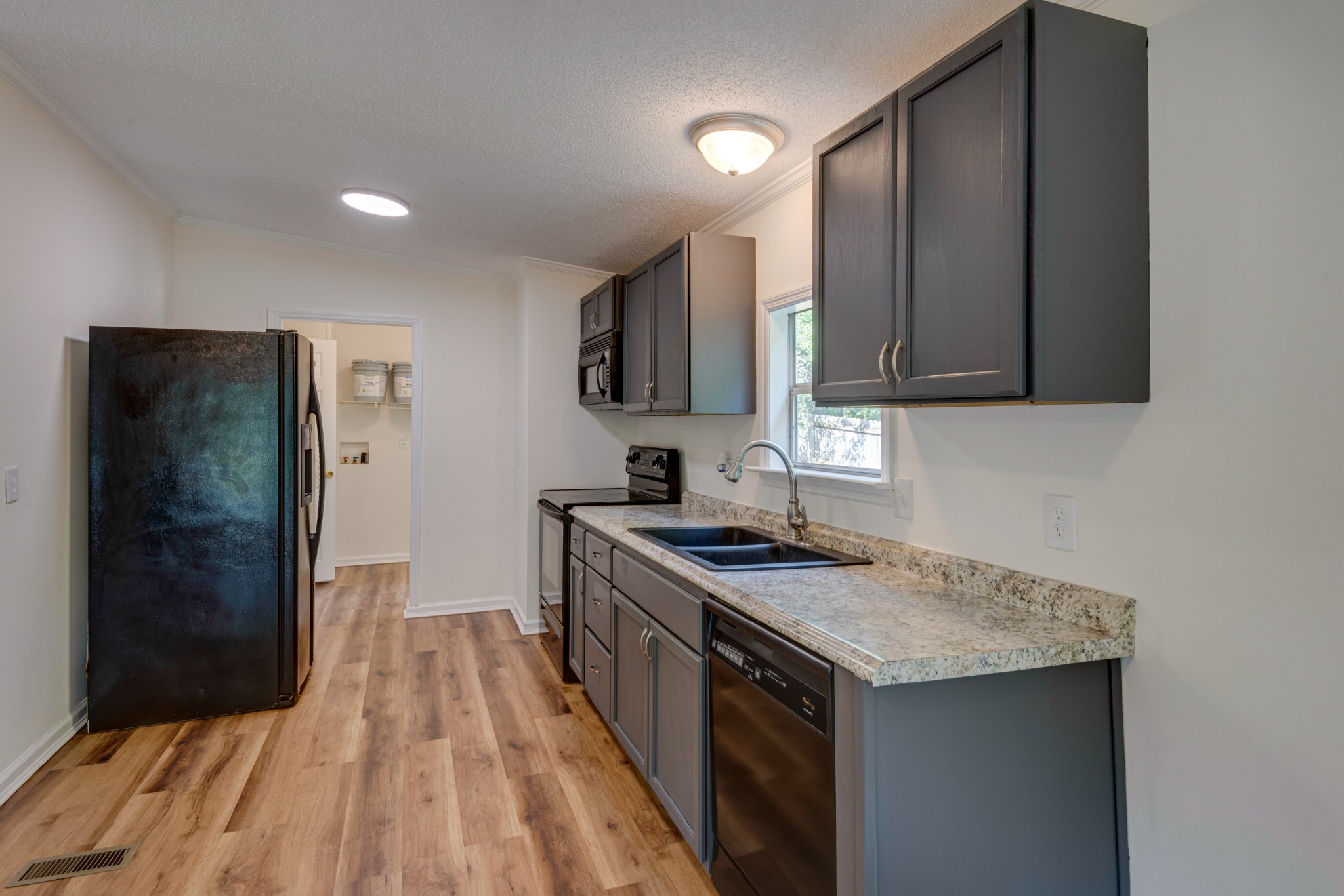 211 Hillcrest Road Kingston Springs, TN 37082 - Photo 9 of 28 a kitchen with a sink stove and refrigerator