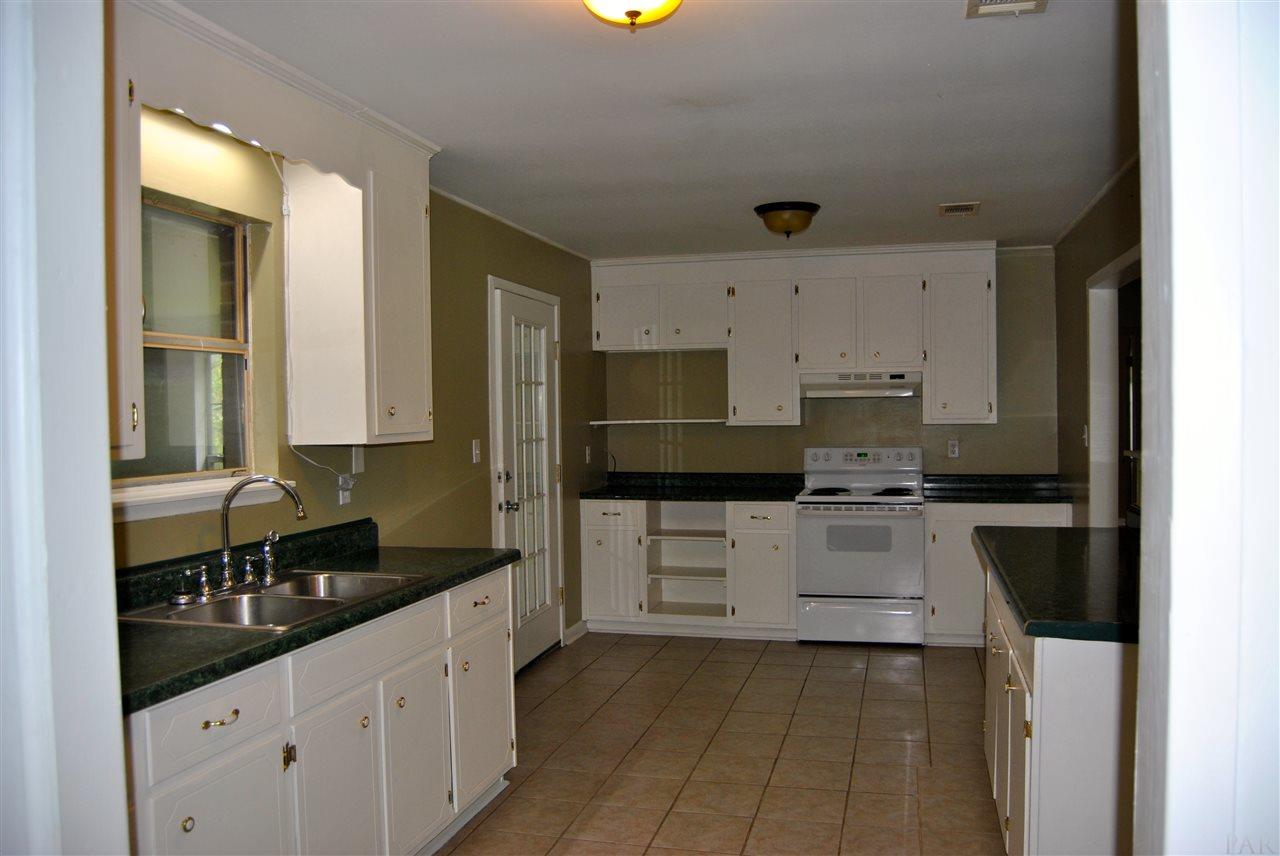 135 Santa Rosa Road Cantonment, FL 32533 - Photo 9 of 20
