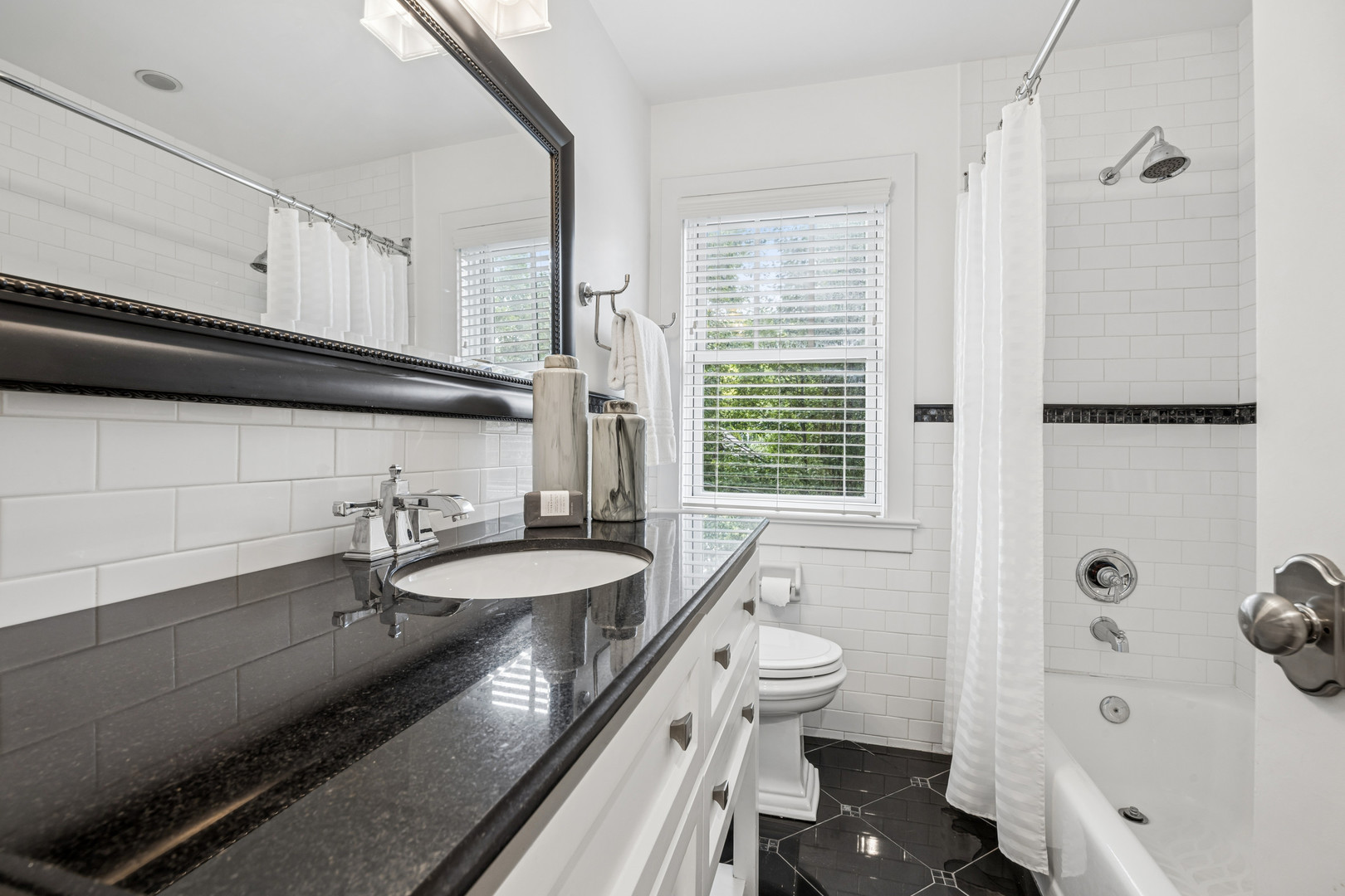 352 Ravine Road Hinsdale, IL 60521 - Photo 17 of 26 Gallery Image 17