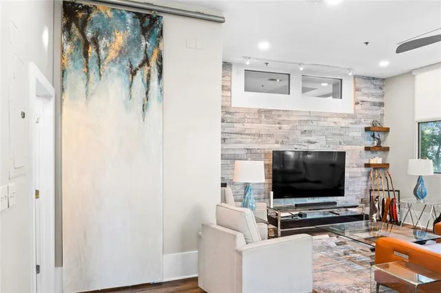 $590,000 | 2881 Peachtree Street Northeast, Unit 605, Atlanta, GA 30305