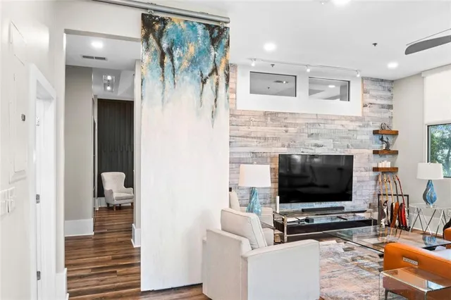 $590,000 | 2881 Peachtree Street Northeast, Unit 605, Atlanta, GA 30305