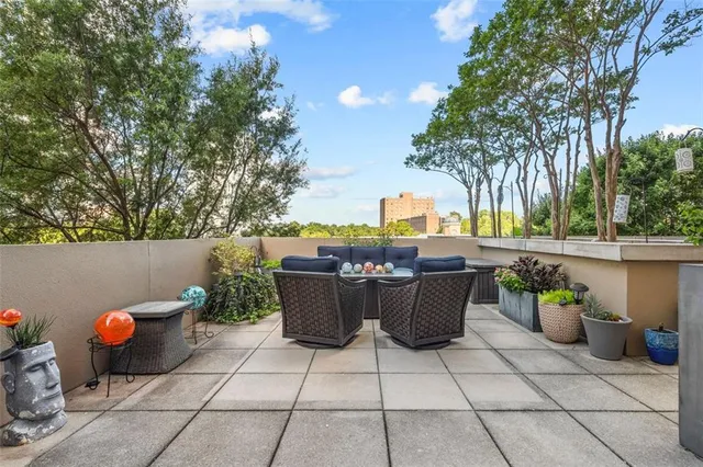 $590,000 | 2881 Peachtree Street Northeast, Unit 605, Atlanta, GA 30305