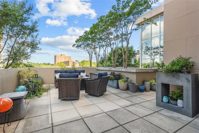 $590,000 | 2881 Peachtree Street Northeast, Unit 605, Atlanta, GA 30305